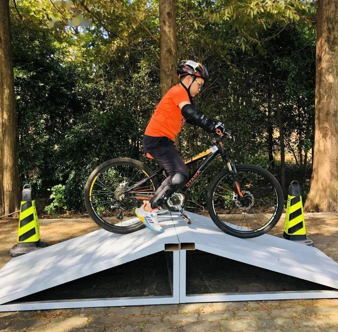 开云平台中国-河套朱雀队鏖战岭南战狼队，自行车预选赛失利，核心复出即建功。教练团队居功至伟的简单介绍