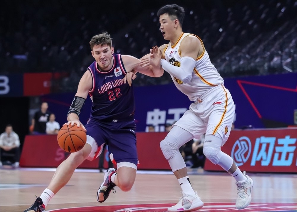 曼联迎CBA季后赛关键赛，赛后完成体检，态度坚定，控场能力受关注的简单介绍