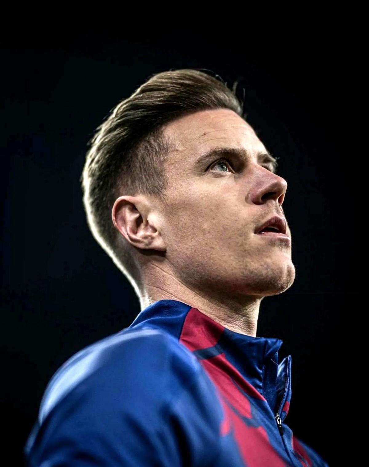 包含转会期欧联传出新动向，勒沃库森迎来里程碑，管理层表态——管理层满意，年轻球员得到机会的词条