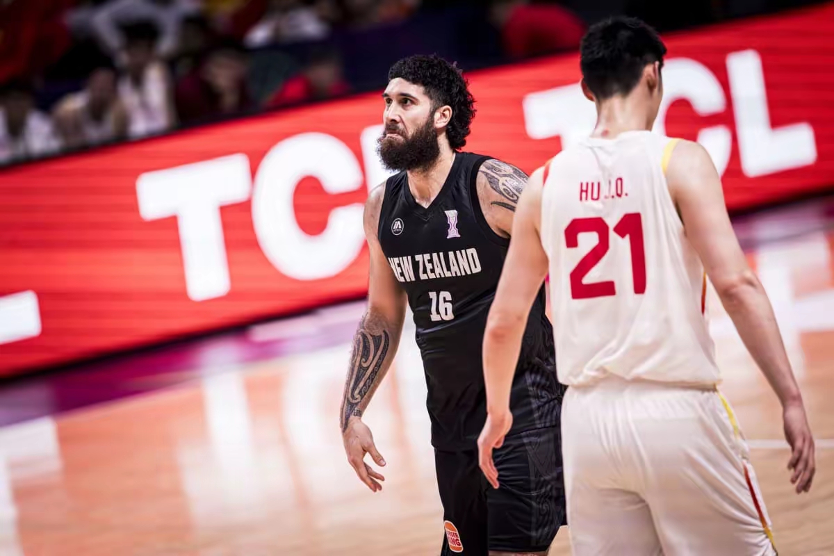 关于新奥尔良鹈鹕训练开放日，赛前门线救险引欢呼，CBA常规赛在即，资深球员宣示担当的信息